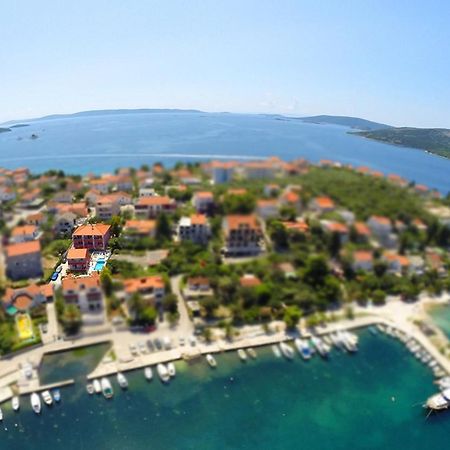 Apartments Stina Seget Vranjica Bagian luar foto