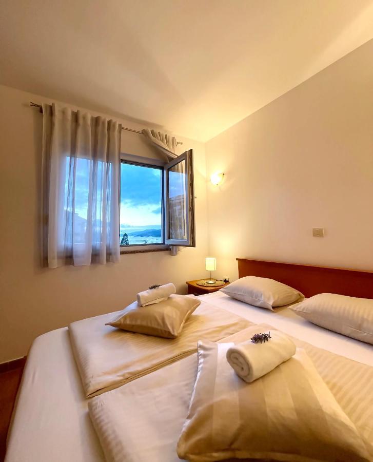 Apartments Stina Seget Vranjica Bagian luar foto