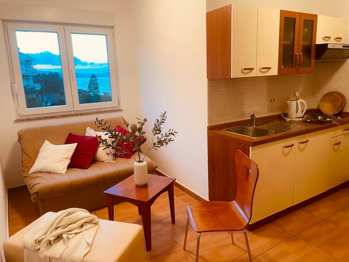 Apartments Stina Seget Vranjica Bagian luar foto