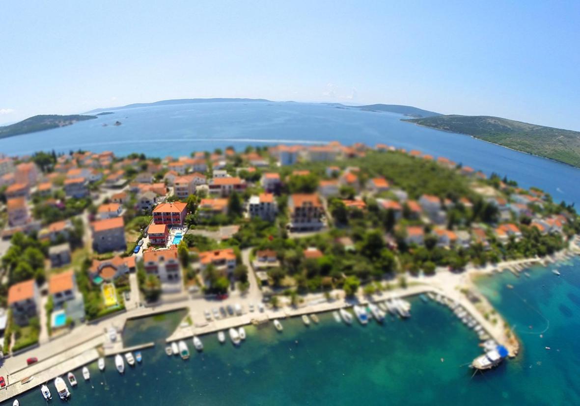 Apartments Stina Seget Vranjica Bagian luar foto
