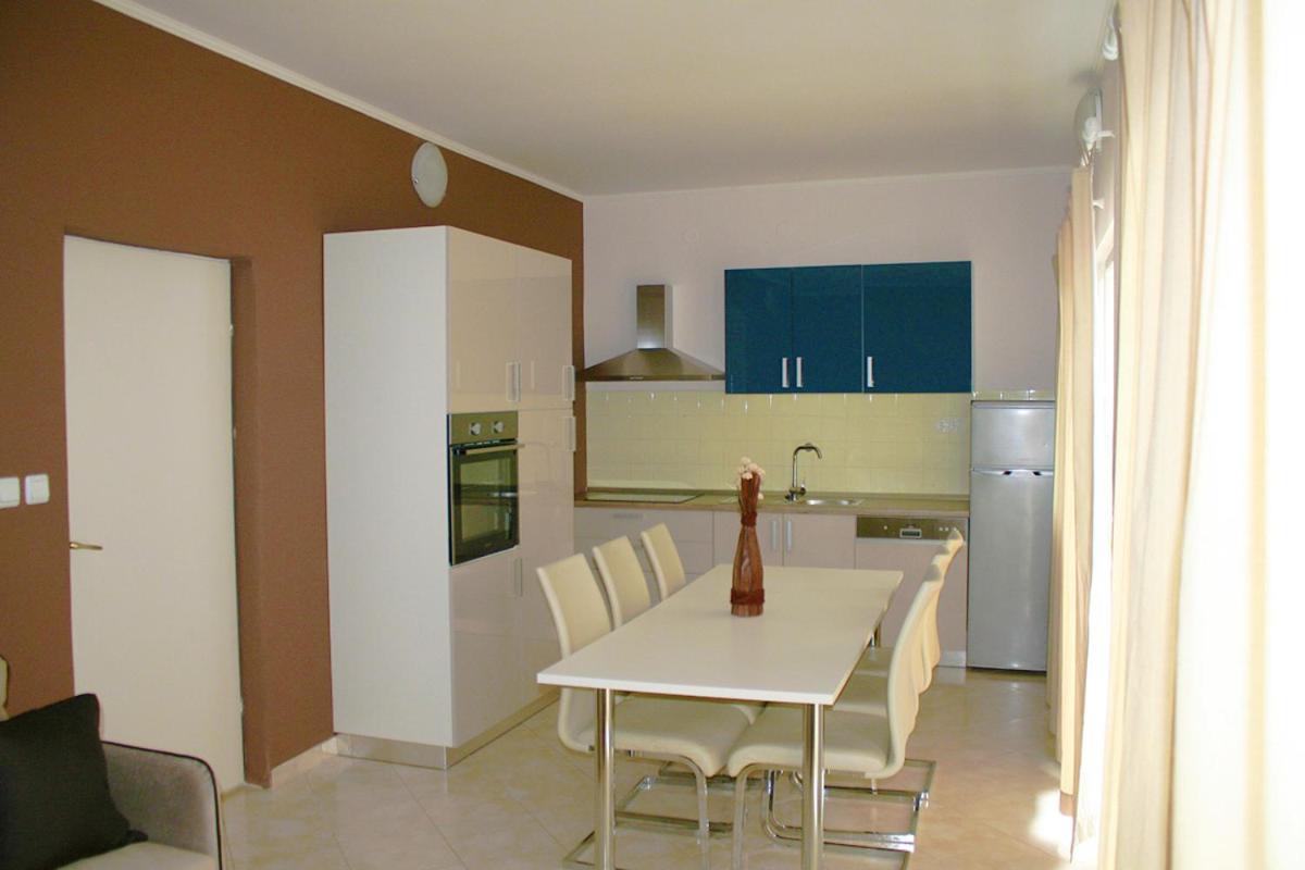 Apartments Stina Seget Vranjica Bagian luar foto