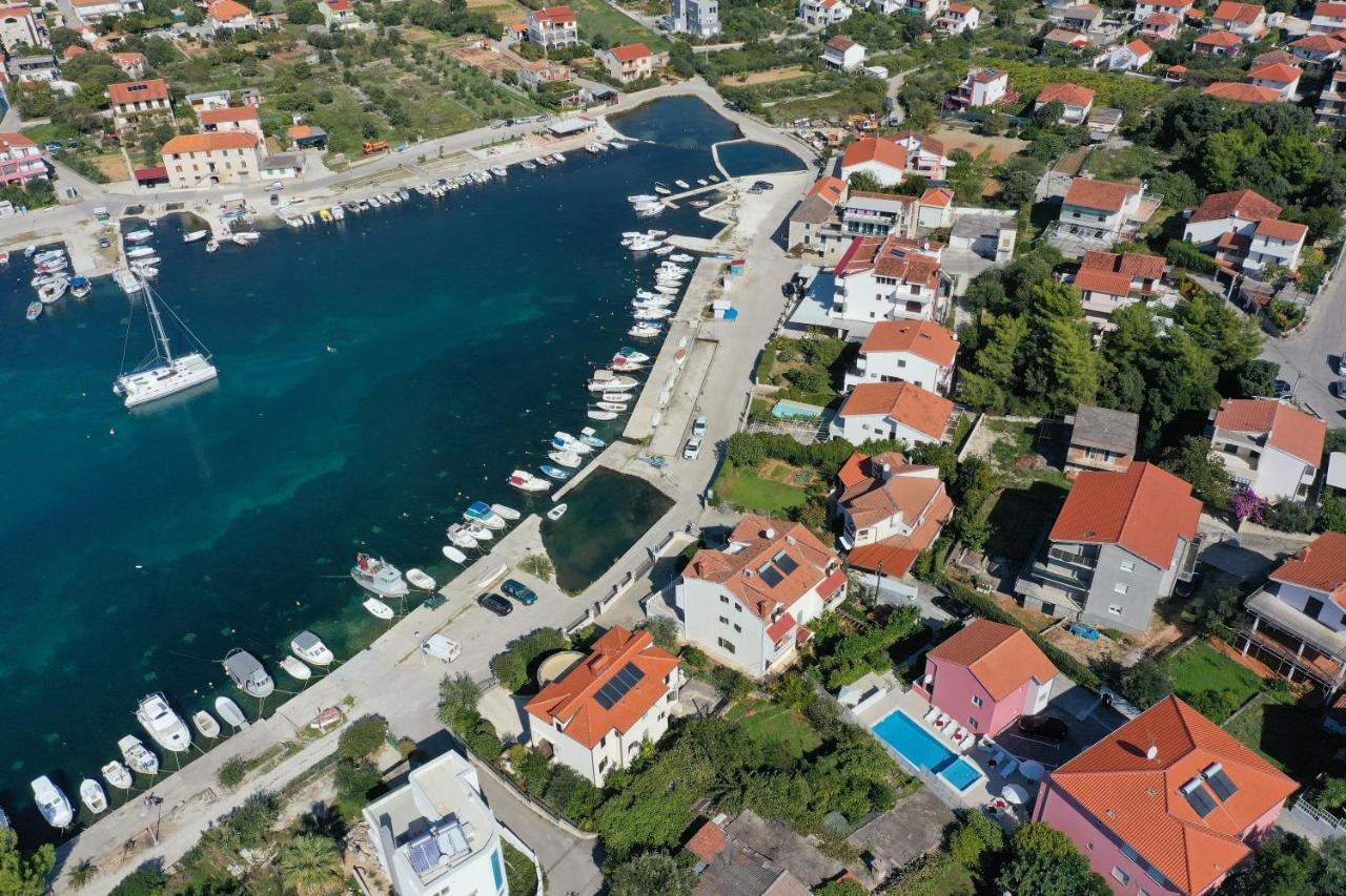 Apartments Stina Seget Vranjica Bagian luar foto