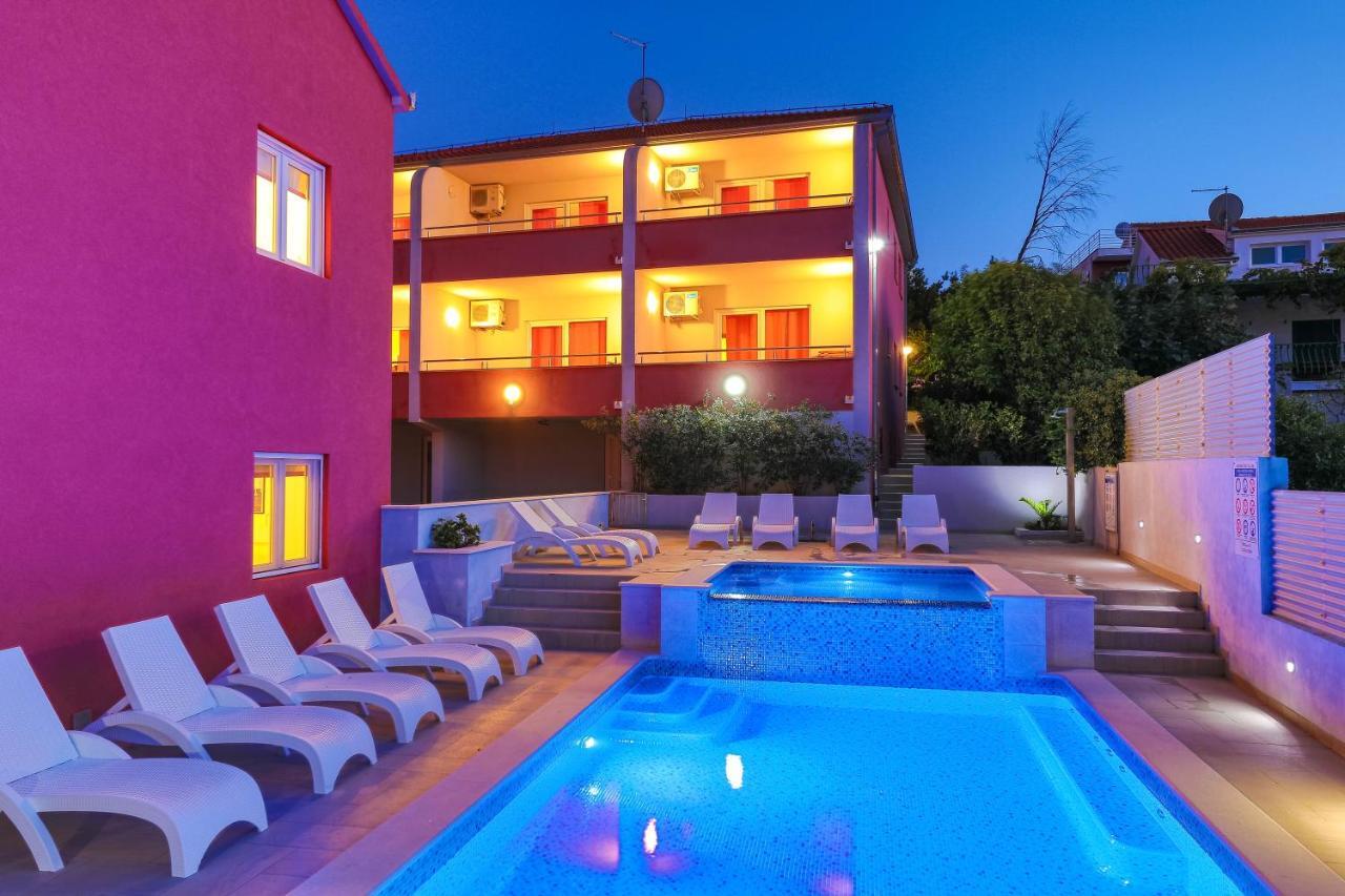 Apartments Stina Seget Vranjica Bagian luar foto